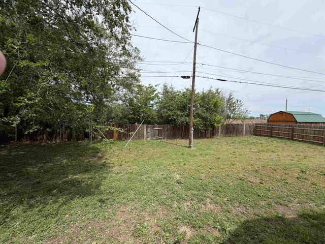 1006 Rainbow Dr, Salina, KS 67401