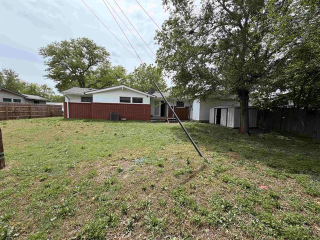 1006 Rainbow Dr, Salina, KS 67401