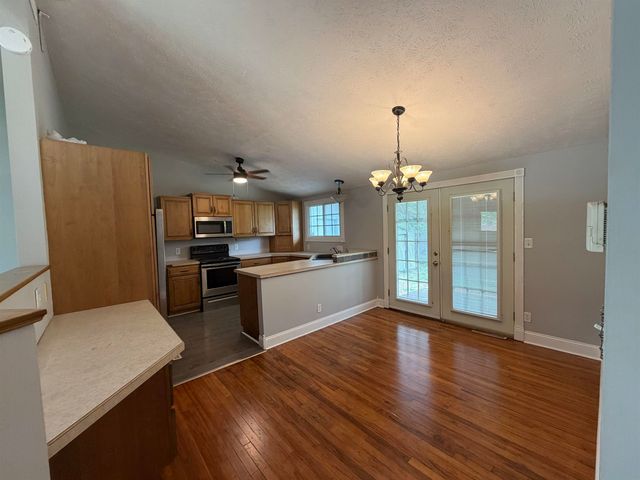1006 Rainbow Dr, Salina, KS 67401
