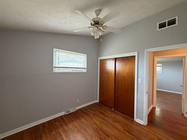 1006 Rainbow Dr, Salina, KS 67401