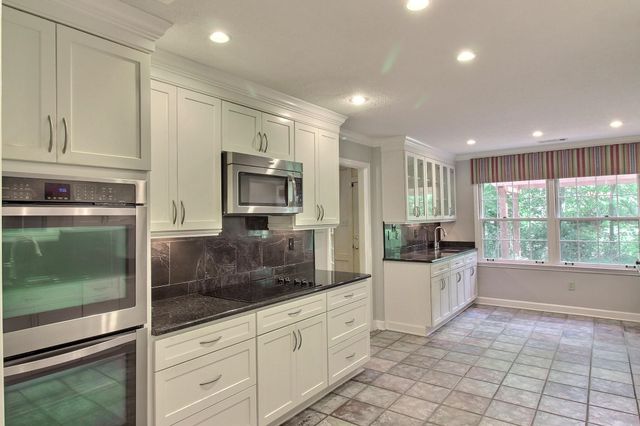 7982 DOVIE LN, Germantown, TN 38138