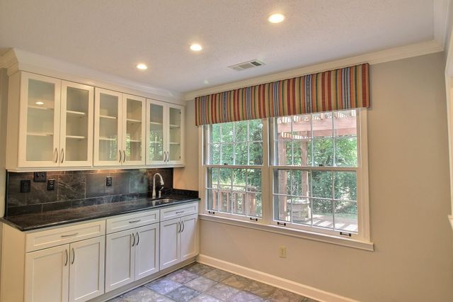 7982 DOVIE LN, Germantown, TN 38138