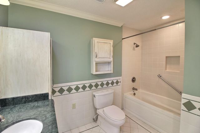 7982 DOVIE LN, Germantown, TN 38138