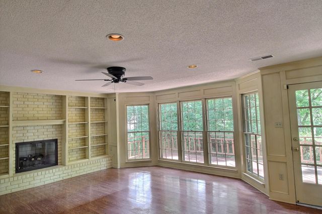 7982 DOVIE LN, Germantown, TN 38138