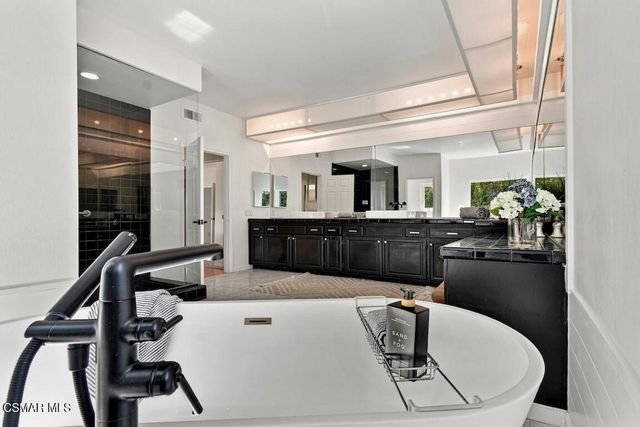 5536 Easterly Road, Agoura Hills, CA 91301