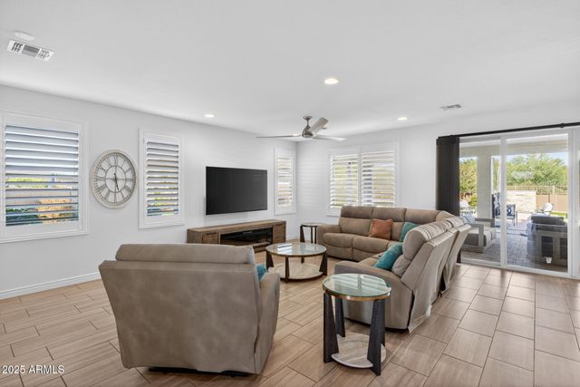 39889 N HAILEY Lane, San Tan Valley, AZ 85140