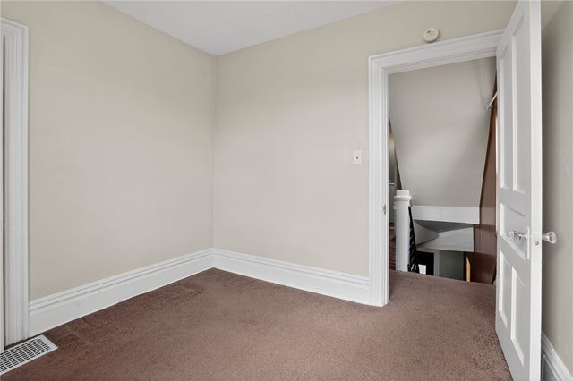 8 Oakmont St, Crafton Heights, PA 15205