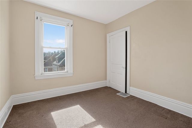 8 Oakmont St, Crafton Heights, PA 15205