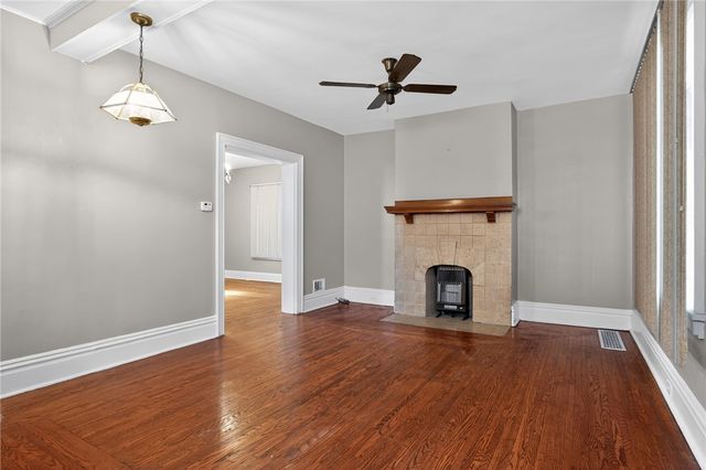 8 Oakmont St, Crafton Heights, PA 15205