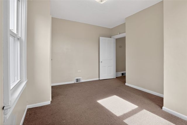 8 Oakmont St, Crafton Heights, PA 15205