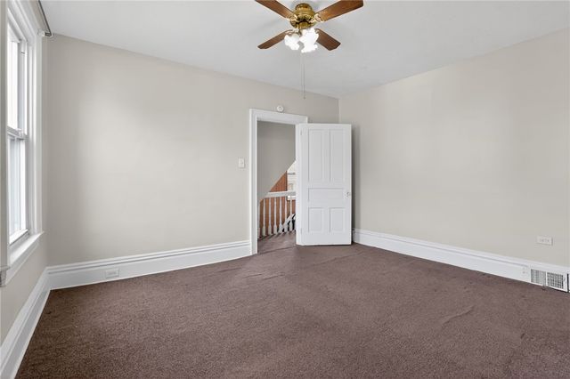 8 Oakmont St, Crafton Heights, PA 15205