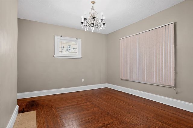 8 Oakmont St, Crafton Heights, PA 15205