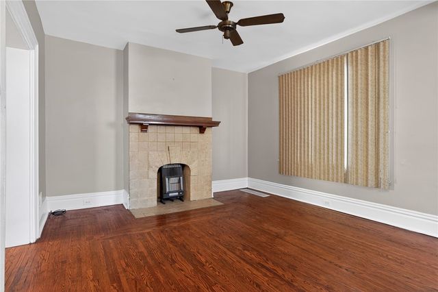 8 Oakmont St, Crafton Heights, PA 15205