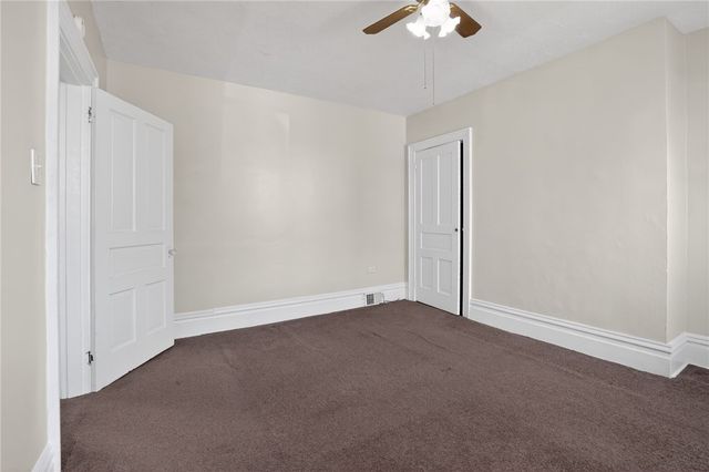 8 Oakmont St, Crafton Heights, PA 15205