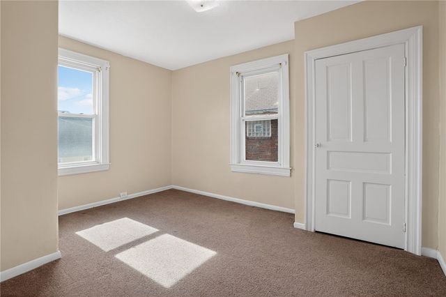 8 Oakmont St, Crafton Heights, PA 15205