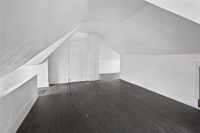 8 Oakmont St, Crafton Heights, PA 15205