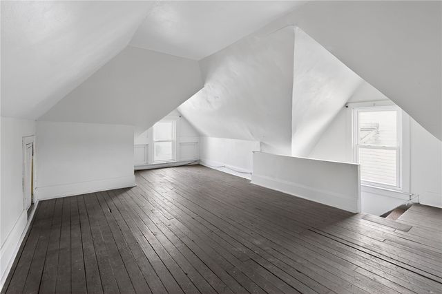 8 Oakmont St, Crafton Heights, PA 15205