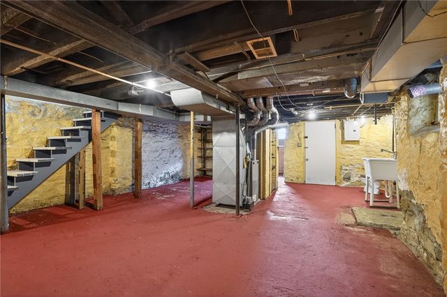 8 Oakmont St, Crafton Heights, PA 15205