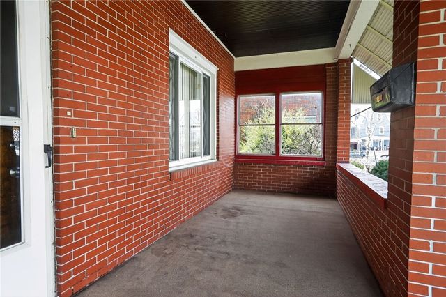 8 Oakmont St, Crafton Heights, PA 15205