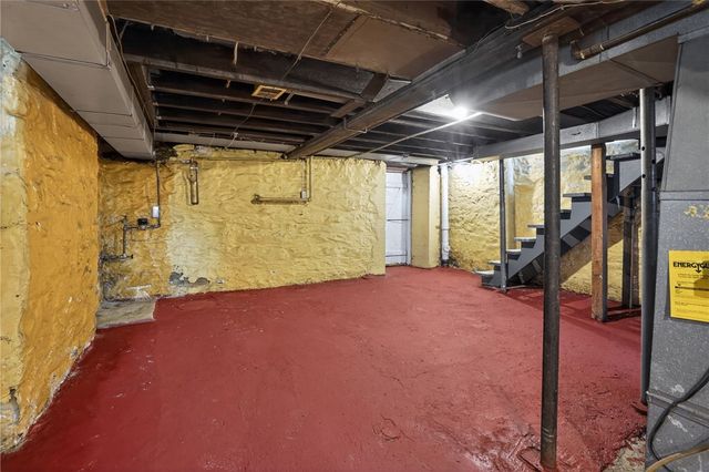 8 Oakmont St, Crafton Heights, PA 15205