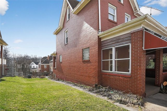 8 Oakmont St, Crafton Heights, PA 15205
