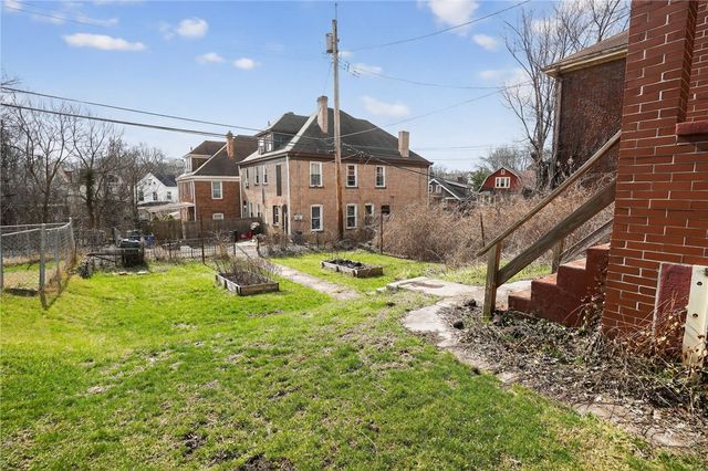 8 Oakmont St, Crafton Heights, PA 15205