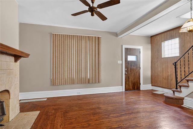 8 Oakmont St, Crafton Heights, PA 15205