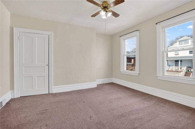 8 Oakmont St, Crafton Heights, PA 15205