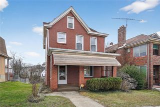 8 Oakmont St, Crafton Heights, PA 15205