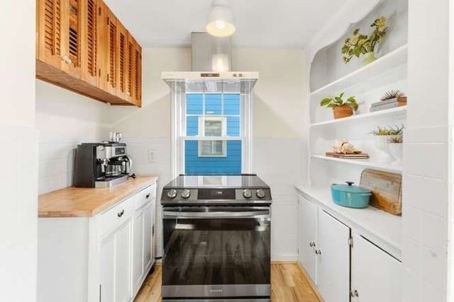 567 Poplar St, Boston, MA 02131