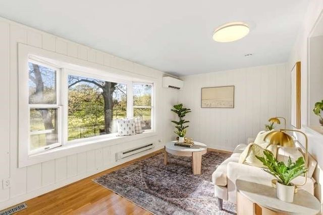 567 Poplar St, Boston, MA 02131