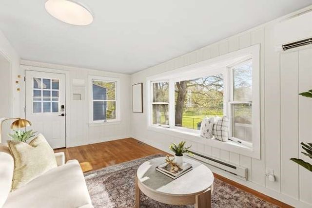 567 Poplar St, Boston, MA 02131