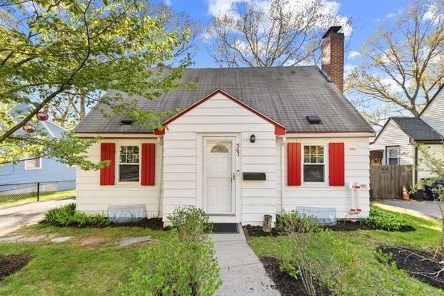 567 Poplar St, Boston, MA 02131