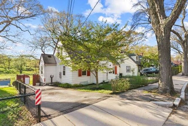 567 Poplar St, Boston, MA 02131