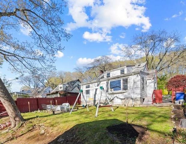 567 Poplar St, Boston, MA 02131