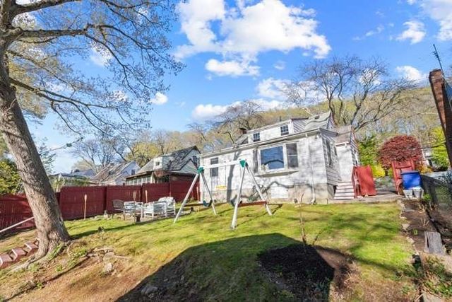 567 Poplar St, Boston, MA 02131