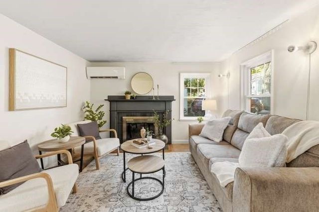 567 Poplar St, Boston, MA 02131