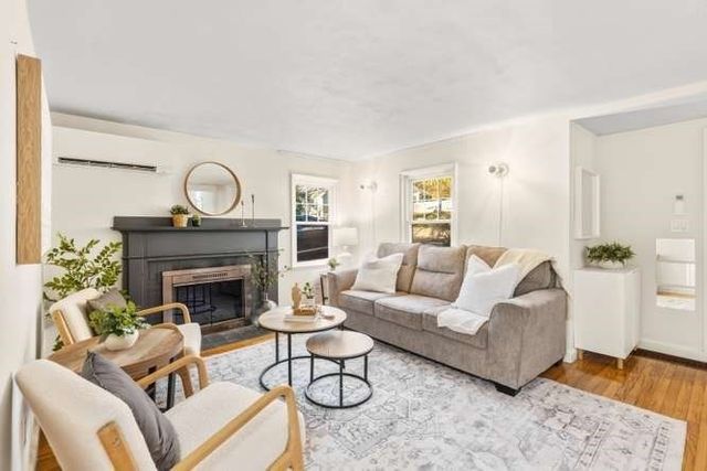 567 Poplar St, Boston, MA 02131