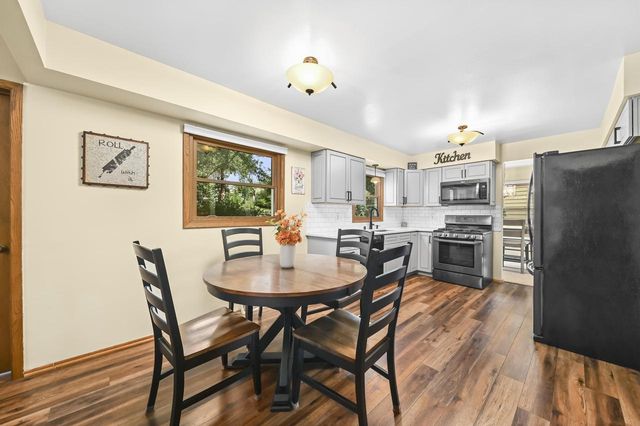 925 Canterbury LANE, Waukesha, WI 53188