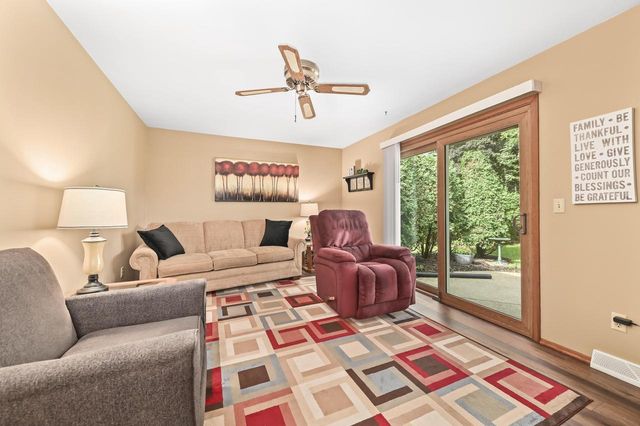 925 Canterbury LANE, Waukesha, WI 53188