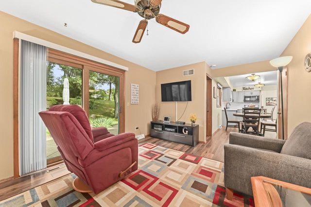 925 Canterbury LANE, Waukesha, WI 53188