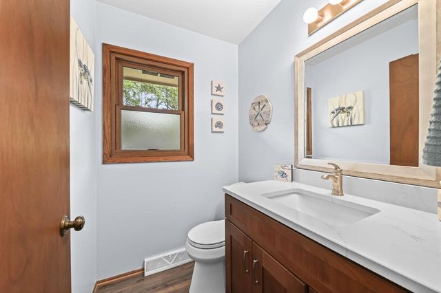 925 Canterbury LANE, Waukesha, WI 53188