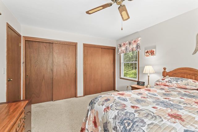 925 Canterbury LANE, Waukesha, WI 53188