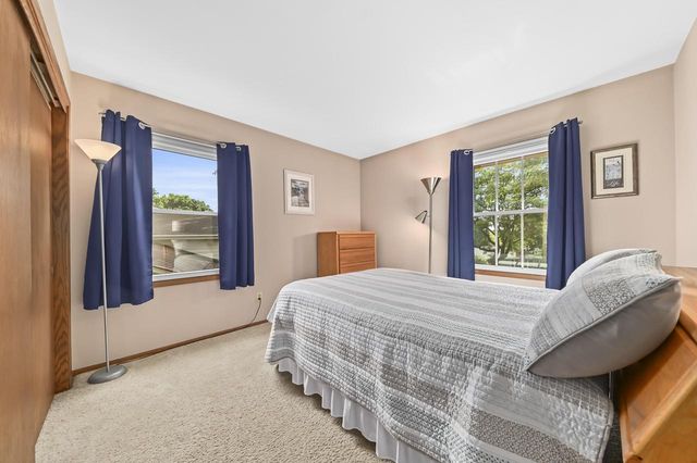 925 Canterbury LANE, Waukesha, WI 53188