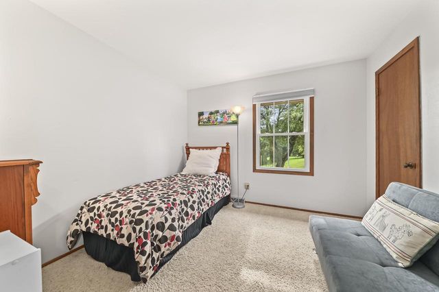 925 Canterbury LANE, Waukesha, WI 53188