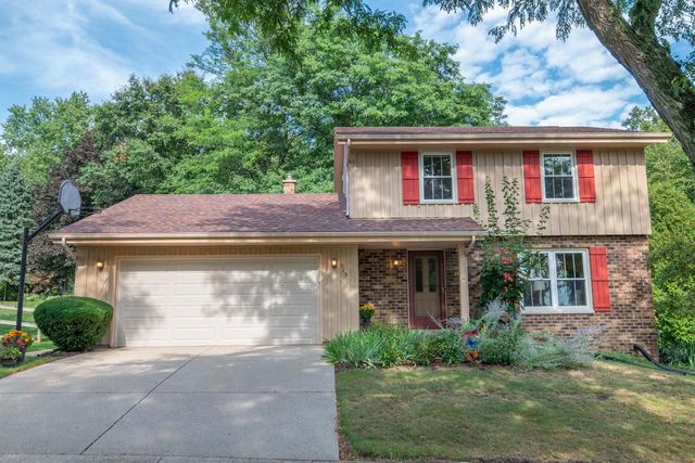 925 Canterbury LANE, Waukesha, WI 53188