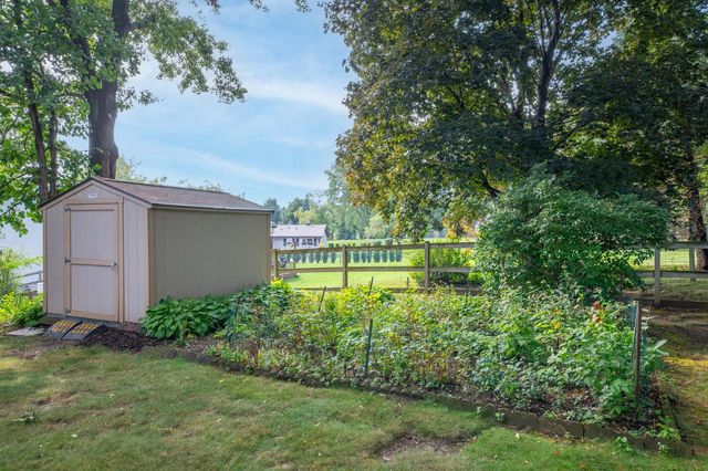 925 Canterbury LANE, Waukesha, WI 53188