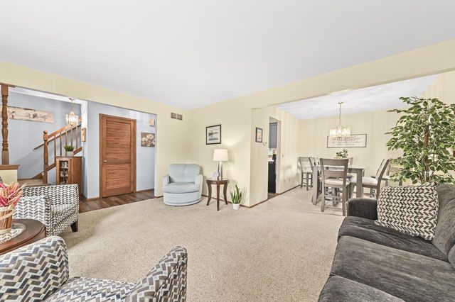 925 Canterbury LANE, Waukesha, WI 53188