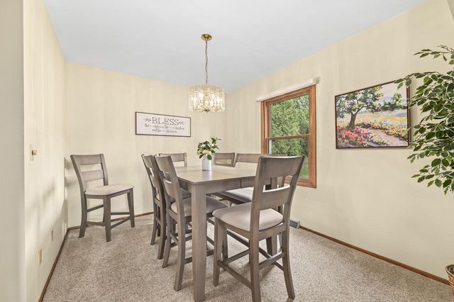925 Canterbury LANE, Waukesha, WI 53188