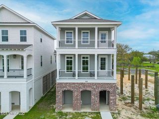 105 E 2nd Street, Pass Christian, MS 39571